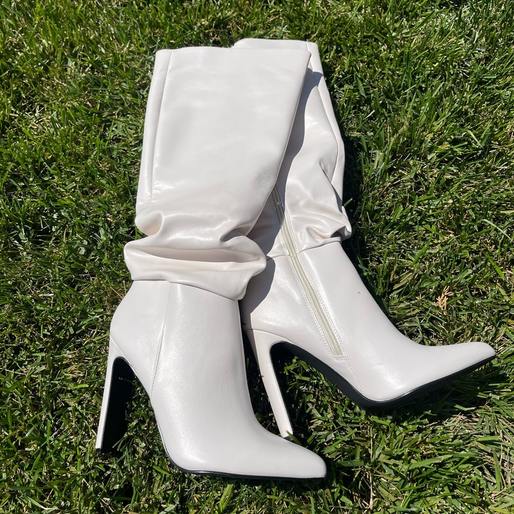 SZ 8 JUSTFAB heeled slouchy boots color Bone with Box